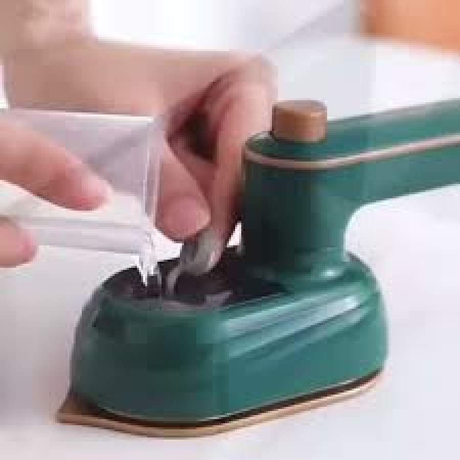 Handheld Steam Iron — image 2